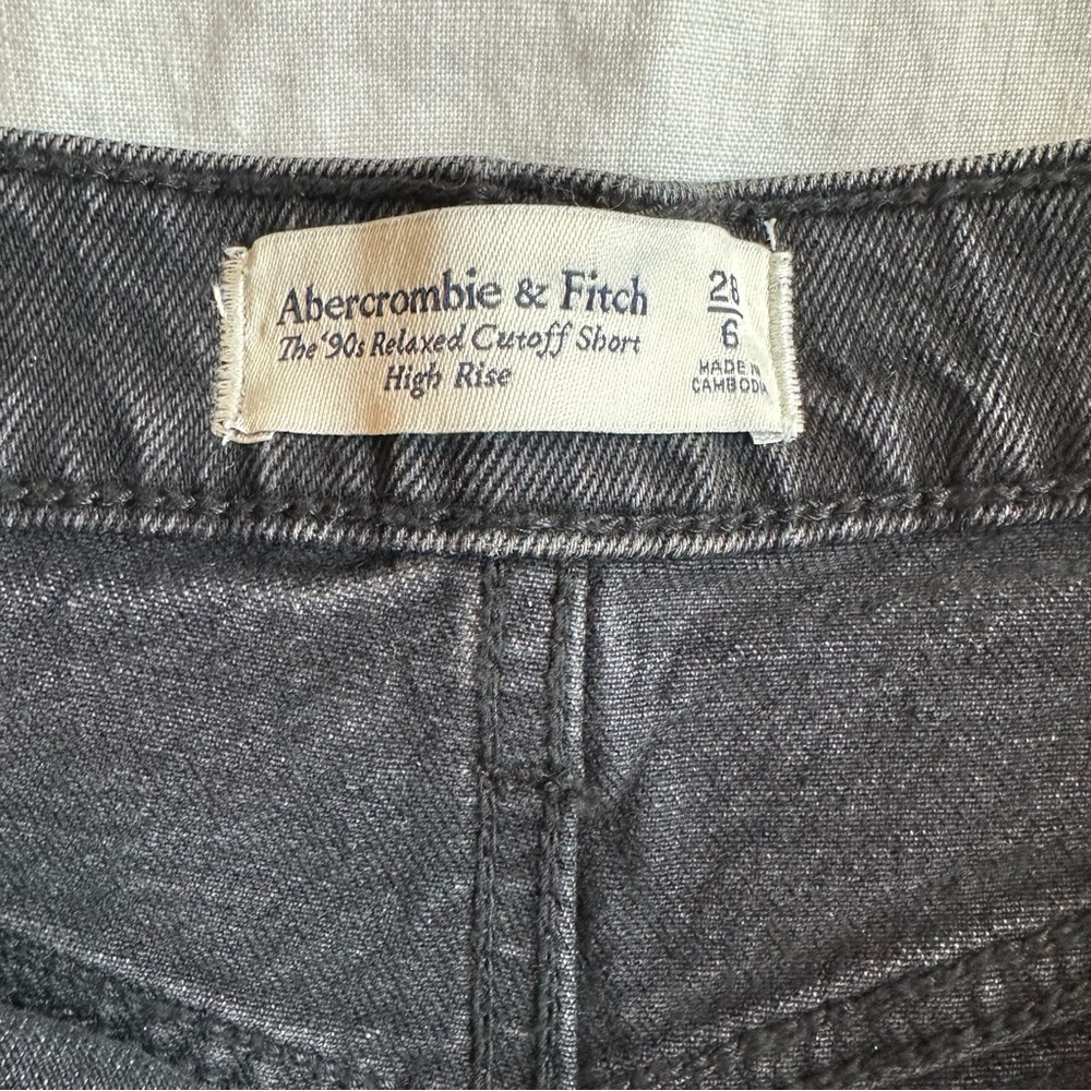 A&F 90s Relaxed Cutoff Shorts - 6 - Picture 4 of 4